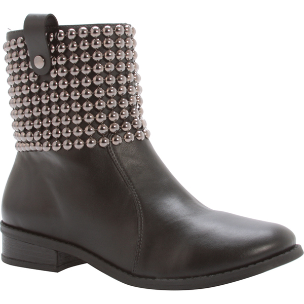 bota cano curto com tachas